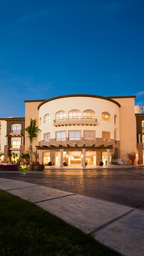 Experience ultimate relaxation at the Desert Spa of Villa del Arco! Let expert hands pamper you from head to toe as you unwind in the luxurious Jacuzzi. 🌿💆‍♂️ Enjoy amazing spa services and facilities! Call us at 1 877 897 1950 to book your stay and treat yourself to a rejuvenating getaway. ☀️🌴 #VillaDelArco #DesertSpa #Wellness #Spa | Villa del Arco Beach Resort & Spa Cabo San Lucas
