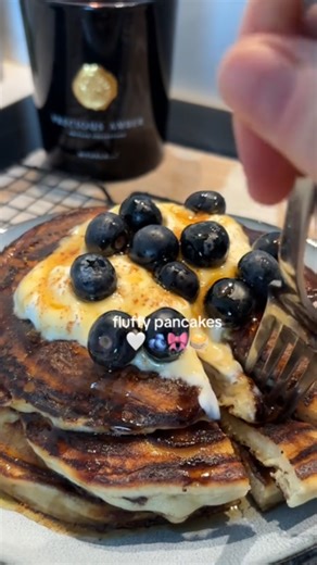 Healthy fluffy pancakes that taste surprisingly indulgent
