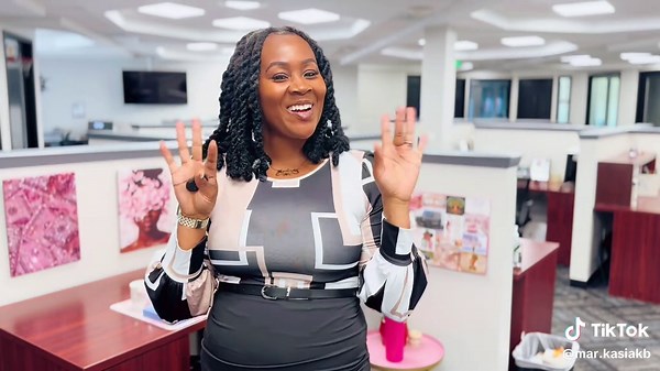 3 Must-Know Tips for Buying Your First Home in Los Angeles! 🏡✨ 🚫 You don’t need 20% down — some programs offer as low as 3%! 🚗 LA traffic is real — don’t ignore your commute! 🤝 Work with a local expert (hi, that’s me!) to guide you every step of the way. Buying smart in LA starts here. 📲 Contact me: Markasia Broadnax IG: @Markasia.realtor | Pacific Playa Realty 📧 markasia@pacificplayarealty.com 📞 213-434-0233 🎥 Subscribe on YouTube: youtube.com/@LivinginLosAngelesCaliforniaa Follow for m