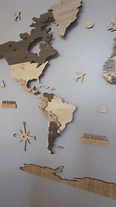 ¿Tu living necesita un cambio? 🪵 Nuestro Mapa Mundi 3D de madera es más que una decoración: es el punto de encuentro de tus sueños y recuerdos de viaje. ✈️ ✅ Madera de alta calidad con diferentes relieves y tonos. ✅ Fácil de instalar (es el plan ideal para el finde). ✅ El regalo perfecto para ese amigo apasionado por el mundo. ¡Aprovechá la oferta exclusiva por tiempo limitado! | Limonobjetos