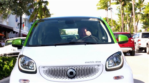 Der neue Smart electric drive in Miami (Folge 387)