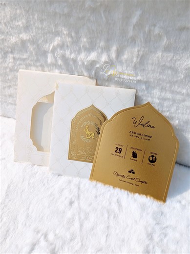 Sajid Ali Shah ki Walima ke liye aik Shandaar Design! ✨ ​White textured card par Gold foiling ka touch… sadgi aur khoobsurati ka behtareen namuna! 😍 Agar aap bhi apni shadi ke liye kuch unique aur classy banwana chahte hain toh Lasani Cards se behtar koi choice nahi. ​Quality printing aur customized designs ke liye aaj hi contact karein. 👇 ​📞 Contact: 0310-4459278 📍 Location: Lahore 🌐 Instagram: @weddinginvitationby_lcap #creatorsearchinsights