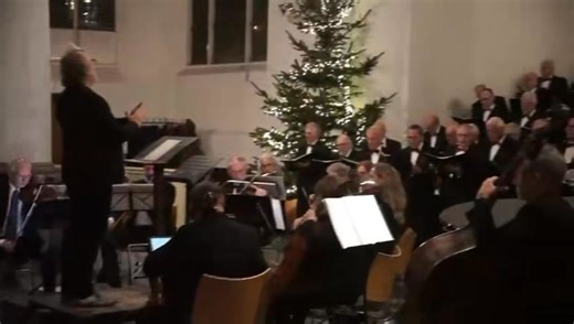 Een kerk vol mensen, een koor dat met overtuiging zong en een publiek dat er zichtbaar van genoot. Wat een avond! 🎶✨ Ons kerstconcert in de Grote Kerk was warm, krachtig en sfeervol – precies zoals je hoopt dat zo’n avond zal zijn. We hebben een korte compilatie gemaakt, zodat je nog even kunt meegenieten… of kunt ontdekken wat je gemist hebt 😉 Dank aan iedereen die erbij was – publiek, musici, vrijwilligers en natuurlijk onze dirigent Michel de Valk. Op naar nog veel meer mooie muziek samen! 