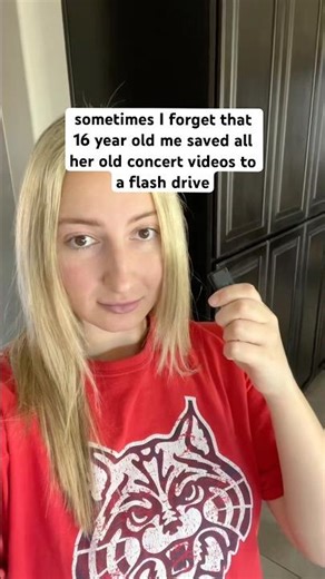 Never before seen One Direction concert footage from 2015… on MY flash drive 🤯 #directioners #1D