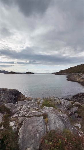 The Prince’s Cairn marks the spot where Charles Edward Stuart boarded a French frigate and sailed into exile in France. Charles had been on the run for 5 months, following his defeat at the Battle of Culloden on the 19th of April 1746. The Hanoverian government offered a reward of £30,000 for his capture (around £6m in today’s money) but his followers were fiercely loyal. The young pretender never returned to Scotland, but did go to London in disguise in 1750, in an attempt to raise another rebe