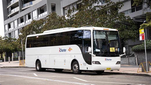 2005年的自动挡Volvo B7R大巴, 装配优质且乘坐舒适-iCharter TV9393 运行于悉尼metro代行车