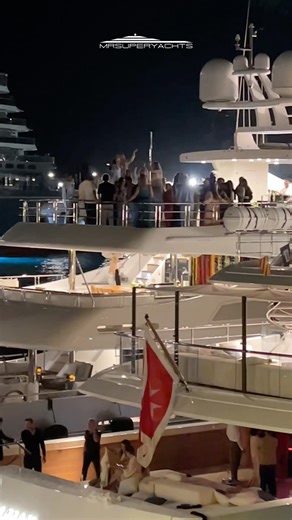 No party like on a superyacht 🌟