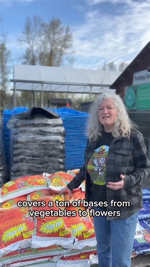 We get this question a lot! What kind of soil should I use? In today’s video Laurelle shows and shares about the different options we have for outdoor use. Pro-Mix Vegetable and Herb Mix: Lightweight blend enriched with mycorrhiza for robust growth. Myke's Potting Mix: Versatile option for containers and planters, fortified with mycorrhiza. Sea Soil Container Complete: Comprehensive blend suitable for vegetables and flowers, perfect for all-around gardening. Sea Soil Compost: Nutrient-rich compo