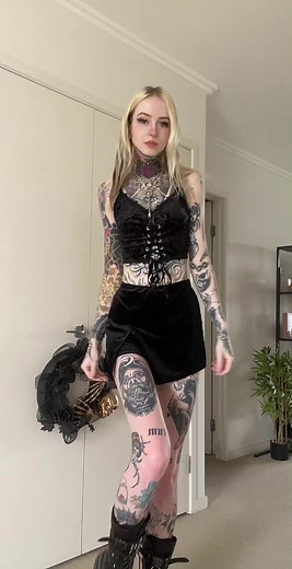 Tatted bitches 😮‍💨😏 #fyp #foryou #fypage #tattooedgirl #girlswithtattoos #tattoo #tattooartist #femaletattooartist #tattooedwomen #heavilytattooed #tattooedgirlsoftiktok #tattoolover #colourtattoo #alt #altgirl #gothic #traditionaltattoo #gothicgirl