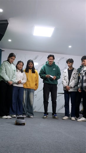 𝐁𝐈𝐓 𝟏𝐬𝐭 𝐒𝐞𝐦𝐞𝐬𝐭𝐞𝐫 𝐒𝐭𝐮𝐝𝐞𝐧𝐭𝐬 𝐏𝐫𝐞𝐬𝐞𝐧𝐭: 𝐇𝐚𝐧𝐝 𝐆𝐞𝐬𝐭𝐮𝐫𝐞 𝐂𝐨𝐧𝐭𝐫𝐨𝐥 𝐂𝐚𝐫! 🚗 Our BIT 1st semester students have successfully developed a Hand Gesture Control Car, demonstrating amazing control, power, and performance. This project reflects their passion for technology and hands-on learning from day one. 🌟 𝐄𝐱𝐩𝐥𝐨𝐫𝐞 𝐦𝐨𝐫𝐞: texascollege.edu.np #BIT #Robotics #FutureTechnologists #StudentProjects #TexasCollege | Texas College of Management & IT