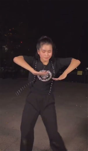 Galloping Horse Finger Dance & Singing Live Performance Third Person View Fengbao