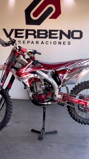 ✅Preparación y restauración crf 450R 2008 totalmente equipada lista para Correr ‼️ 🔹papeles todo al día 🔹Motor totalmente nuevo con todos sus mantenimiento y piezas 🔹llantas nuevas 🔹aros de competición rally 🔹escape Belparts 🔹carburador modificado mas torque 🔹kit de plásticos nuevo 🔹stikes originales engomados con forro personalizado (única en bolivia ) 🔹tanque nuevo de circuito 🔹varios extras en accesorios biker originales #teamverbeno🏁💥 #copaverbeno🏍️ #team #viraltiktok #motosboli