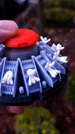 3K views · 175 reactions | Only a few days left until halloween. Let me present you with the scariest spinner I have made. Pure nightmare fuel. #animation #3dprinting #zoetrope #nightmarefuel | A Pyro Design | Facebook
