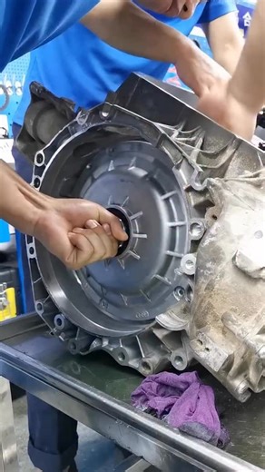 MRFAST on Instagram: "🚨 AUDI 0B5 ALERT: The S-Tronic Slip-Up! 🚨 If you drive an Audi A4, A5, A6, A7, Q5, or S5/S6 from the mid-2000s and up, you know this gearbox. We’re talking about the infamous 0B5 (DL501) 7-Speed Wet Dual-Clutch Transmission (S-Tronic)! It’s fast, it's efficient, but when it starts to fail, it gives some serious headaches. We see these high-performance units almost weekly for the same few issues: Slipping on Takeoff: That annoying hesitation and RPM flare when pulling away