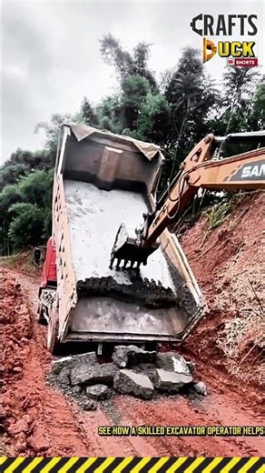 Excavator Assists Dump Truck: Muddy Load Removal #dailywork #work #process #Excavator