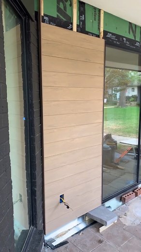 AZEK Exteriors on Instagram: "Installing our tongue-and-groove Closed-Joint @timbertech Cladding on a build? Our Cortex hidden fastening system boasts pre-aligned grain patterns to guarantee a seamless look. 📸: @stresidentialdesign"