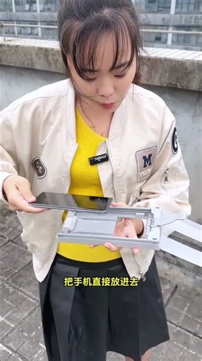 Featuring a built-in dust-free chamber, the screen protector application is stunning!