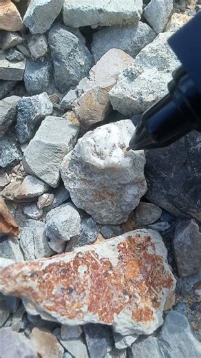 Rockhounding for Crystals: 5 Expert Tips to Find Your First Specimen!#asmr #crystals #treasuresearch