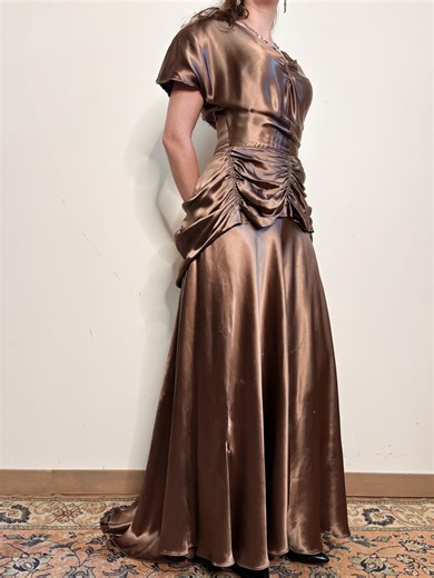 Late 1930s Bronze Liquid Satin Evening Gown / Old Hollywood Bias Cut Dress With Ruched Draping & Train / Vintage Formal Gown S–M - Etsy Australia