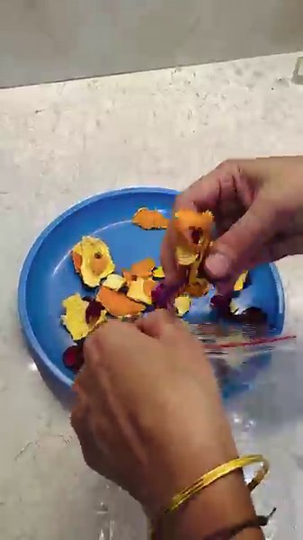 Don’t Throw Orange Peels! Make This Potpourri Instead 🍊💐 #diy #homehacks #asmr #diylifehacks