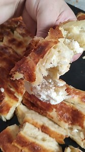 85K views · 759 reactions | Kvasna pita bez oklagije drugačija tehnika razvlačenja testa. Recept ovde ili u prvom komentaru kao i na kanalu domaći recepti. https://www.youtube.com/watch?v=b6GA5kRKPEg | Najbolji Domaci Recepti | Facebook