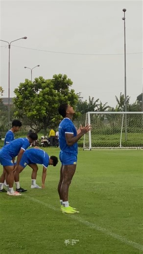 Seperti seharusnya, biasakan berdoa sebelum memulai semua aktivitas. @maungbandungid @maungbandungid @maungbandungid #maungbandungid #persibbandung #persibjuara #ramontanque | MAUNG BANDUNG ID