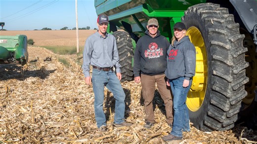 $500M Nebraska grain company collapses, leaving thousands of Midwest farmers unpaid
