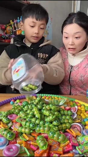 मम्मी ने चिंटू की सारी कैंडी छीन लिया ll Carriage House wooden artist ll #cartoon #shortvideo