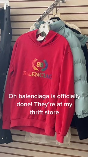 People are quick! As they dhould be #balenciaga #balenciagasdone #thriftshopping #kimk