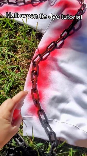 Halloween bleach shirt tutorial #acidwashtshirts #reversetiedye #WeStickTogether #tiedyesecrets #bleachedtees #halloweenbleachshirt #chainshirt #icedye #bleachersbecrazy #spraytiedyetutorial #halloweentiedye