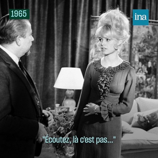 🎬 GODARD ET LA CHOUCROUTE DE BARDOT 👩‍. "Est-ce que si je marche sur les mains, vous acceptez de baisser d'un centimètre votre coiffure ?" 1965, Jean-Luc Godard revient sur les deux problèmes qu'il a rencontrés en faisant tourner Brigitte Bardot : lui faire mettre sa jupe en dessous du genou et lui faire baisser sa "choucroute". À l'occasion des 90 ans du cinéaste, retour sur une de ses facettes méconnues. . | INA