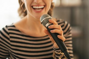How to Hook Up a Karaoke Mic to a TV/Video System | Techwalla