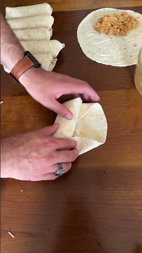 How to fold the perfect burrito! #food #mealprep #mexicanfood
