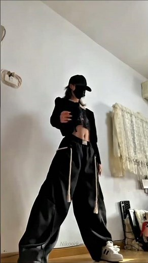 Lil Wayne 'She Will' Wall Dance Trend
