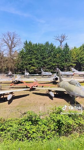 Une incroyable découverte du château de Savigny 🏰 Part 2 #chateau #chateaudesavignylesbeaune #savigny #castle #old #vigne #jardin #antique #porte #outdoorlooks #outdoors #plane #planes #helicopter #collection #collector #avion #France #bourgogne #burgandy #goodmoments #history #memories #memories💫❤️ #part2 #with🐥road