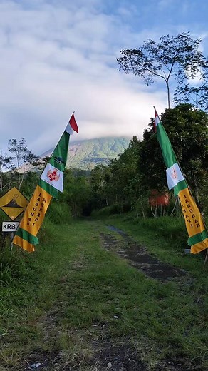 Patroli dulu boss, tak spilke sitik, yang dari jogja boleh merapat 😀 #merapi #gunungmerapi #volcano