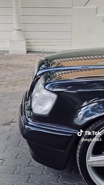 Exploring the Mercedes W124: A Classic Icon