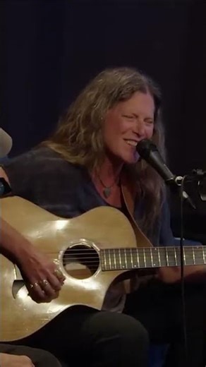 Celtic Dream by Jenn Cleary Live at the Comfy Couch. #stpatricksday #dreamymusic #celticdreams
