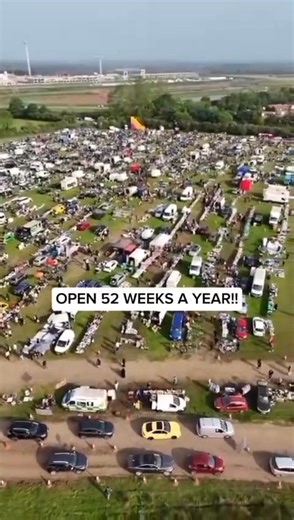 YOU HAVE THE GREEN LIGHT TO ROOT TOOT AND CAR BOOT THIS FRIDAY SATURDAY & SUNDAY FUNDAY 🚦🚦🚦🚦 PLEALE HELP US SPREAD THE WORD, LIKE, FOLLOW, COMMENT AND SHARE THIS POST AND WE'LL BUY YOU A HOT DRINK OF YOUR CHOICE FROM THE LOVELY DI ☕️🔥 AS A MASSIVE THANK YOU 🫶🏼 3 WEEKENDS LEFT TILL CHRISTMAS, FORECAST WARMER AND DRY, PAYDAY WEEKEND AND FIELDS IN FANTASTIC CONDITION!!!❤️😍❤️ I THINK IM GETTING IN THE CHRISTMAS SPIRIT!! 😍🥾🎄💰👯‍♀️!!!! OPEN EVERY FRIDAY, SATURDAY & SUNDAY RIGHT UP UNTIL CH