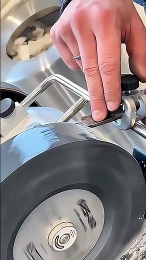 How to Sharpen Wood Carving Gouges - Good tools and machinery make work easy