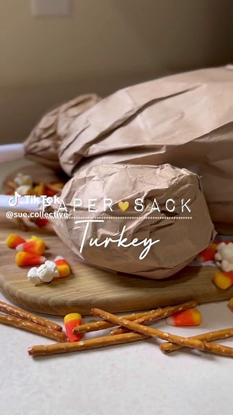 Simple CENTERPIECE for a kids Thanksgiving table! A paper bag Turkey! Fill it with your favorite snacks & the kids will have a little something to gobble gobble before the big feast. Use large bags for body & small size bags for legs. *tip- use 2 paper bags for the body, so that it doesn’t have oily spots #paperbag #paperbagturkey #papersack #turkey #turkeycenterpiece #gobblegobble #kidstable #simplecraft #simplecrafts #diy #diycrafts #diycraft #diycrafting #thanksgivingcraft #thanksgivingfood #