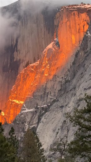 Evelynn🤍 | Outdoor Adventure |U.S. Travel 🌎 on Instagram: "🔥 Yosemite’s Firefall isn’t lava—it’s sunlight. Every February, the setting sun hits Horsetail Fall just right, turning it into a glowing stream of fire. 🌄✨ This natural phenomenon only happens on clear evenings when the waterfall is flowing, making it one of Yosemite’s most magical (and unpredictable) moments. Visiting tips: • Late February = best chances • Clear skies + snowmelt are key • Arrive early—parking and access are limited