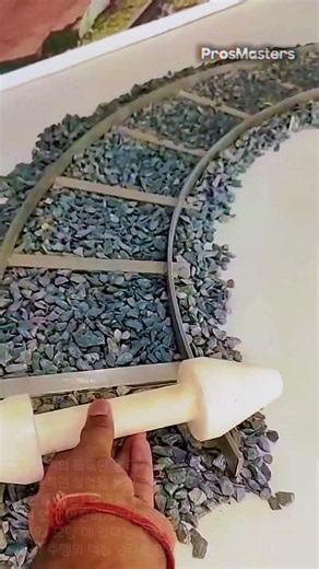 기차 바퀴 모양에 숨겨진 놀라운 탈선 방지 기술 #worker #process #railwaytech #mechanism #engineering