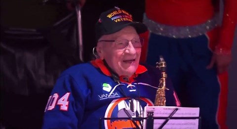 104-year-old World War II veteran Dominick Critelli played the national anthem on the saxophone at the Rangers-Islanders game