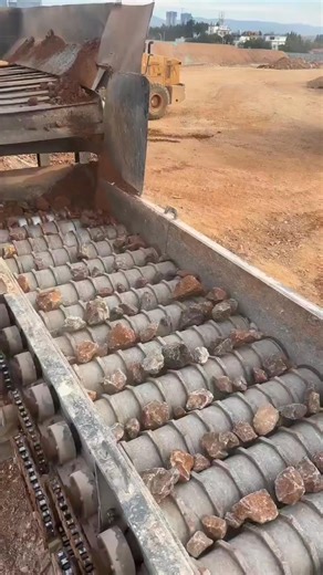 322K views · 939 reactions | Roller screening equipment with a processing capacity of 300 tons per hour. #Stonescreeningmachine | Henan Shikuang Machinery | Facebook