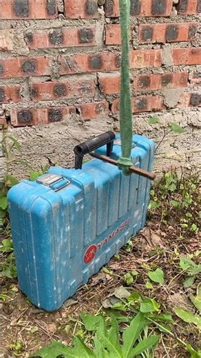 Using a wrench to reach something high up, everyone was shocked when they saw it 😱 #shorts #tips