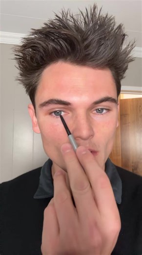 Achieve Thicker Eyebrows with the Men Pen