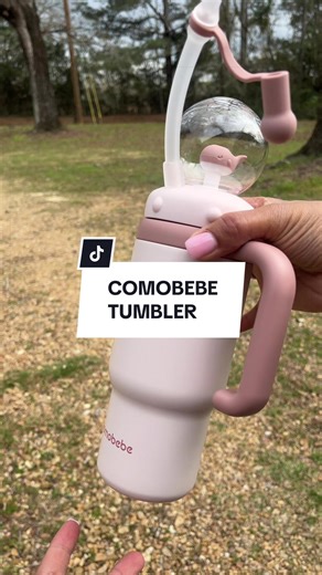 I love that you can exchange the lids and get a completely different look! Basically 2 for the price of one 🤯🤍 This tumbler is so neat! @COMO BEBE @Jojo.Comobebe #tumblersoftiktok #toddlertumbler #leakprooftumbler #comobebetumbler #tiktokshopcreatorpicks
