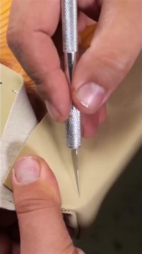 Geometric leather cutting trick 🫎 #leatherwork #craft #technique