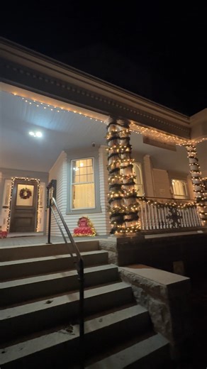 111K views · 142 reactions | Greater Fall River Art Association is hosting a Holiday Market everyday until December 17th! They are located at 80 Belmont Street in Fall River and open from 5pm-8pm during the week & 10am-8pm during the weekend! #FallRiver #Massachusetts #shopsmallthischristmas | Fall River Reporter | Facebook
